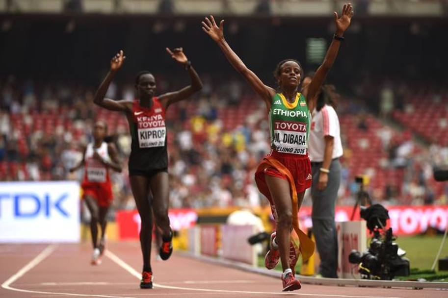 Maratona - L&#39;etiope Mare Dibaba vince allo sprint in 2.27&#39;35&#39;&#39; davanti alla keniana Kiprop (2&#39;27&#39;36&#39;&#39;) e alla rappresentante del Brunei Kirwa (2.27&#39;39&#39;&#39;)